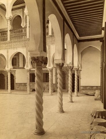 File:Archbishop.courtyard.algiers.jpg