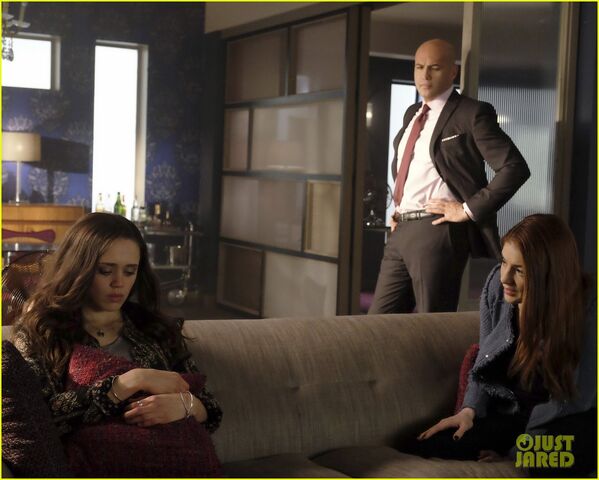 File:Guilt-exclusive-photos-blood-ties-02.jpg