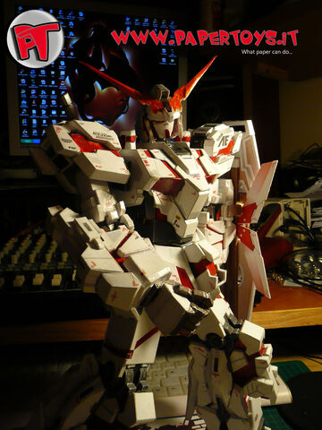 File:Papertoys-gundam-unicorn-rx0-shield-scudo-05-g.jpg