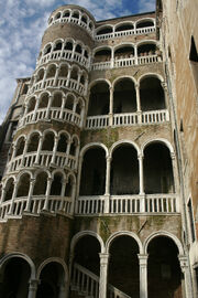 Venice Palazzo Contarini del Bovolo.jpg