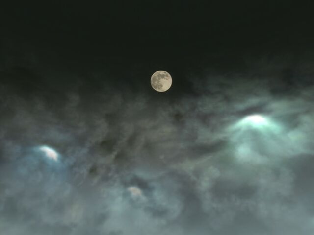 File:ARSnowy sky.jpg