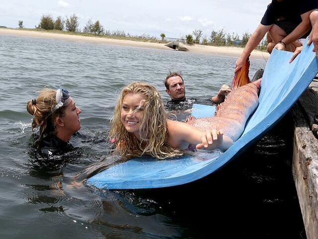 File:Mako Mermaids Set 1.jpg
