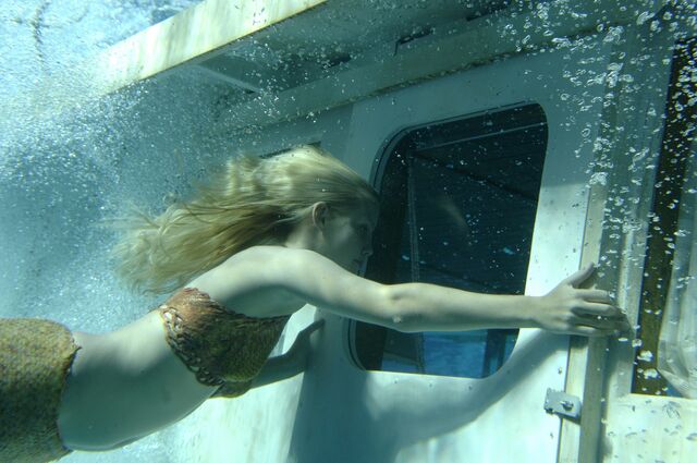 File:Emma Opening Door.jpg