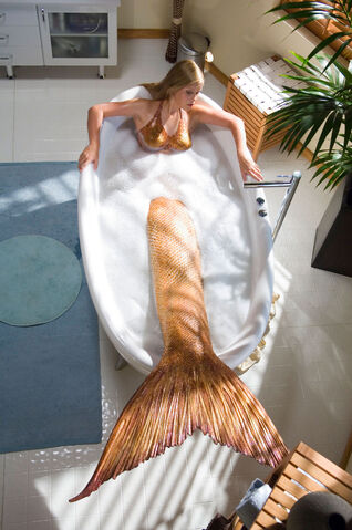 File:Emma In Bath.jpg
