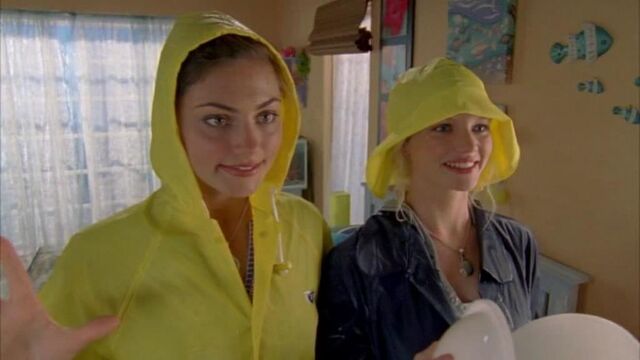 File:Cleo-and-rikki-h2o-just-add-water-10072165-608-400.jpg