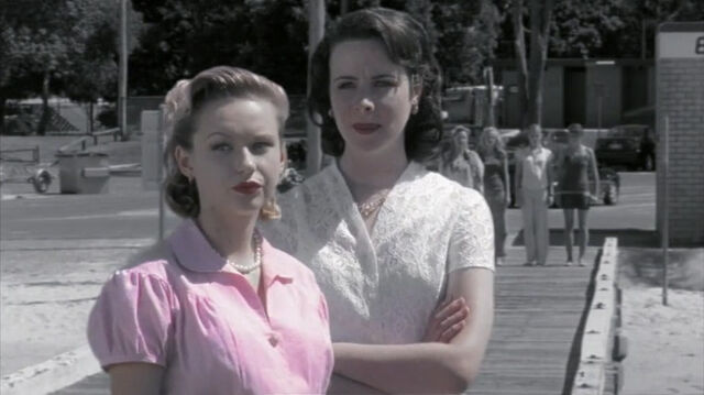 File:Louise And Gracie.jpg