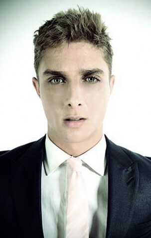 File:Alex in suit.jpg