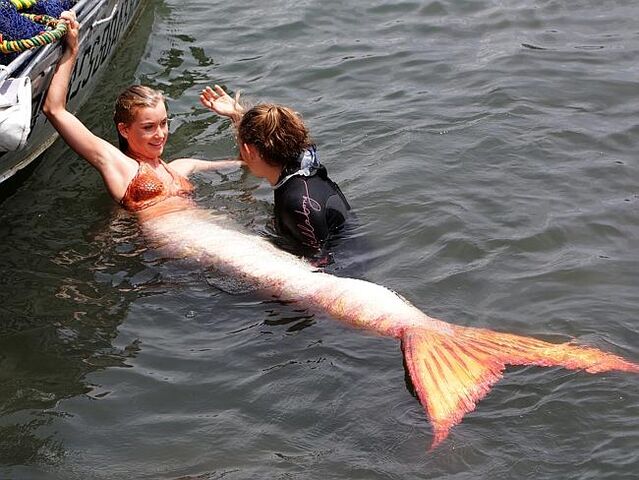File:Mako Mermaids Set 13.jpg