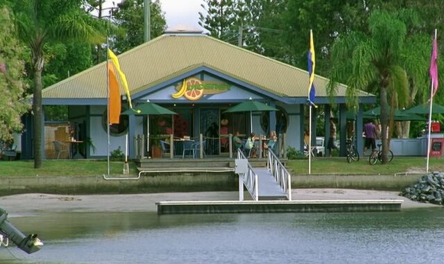 File:JuiceNet Cafe Frontal.jpg