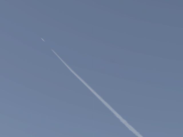 File:Missile in flight.jpg
