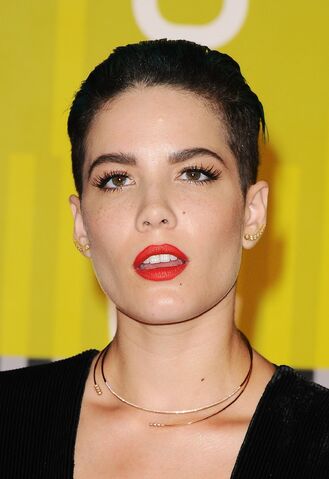 File:Halsey-2015-mtv-video-music-awards-at-microsoft-theater-in-los-angeles 22.jpg