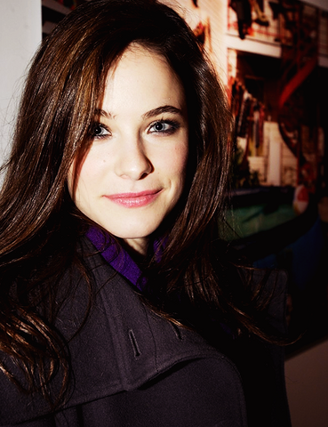 Archivo:Caroline Dhavernas.png