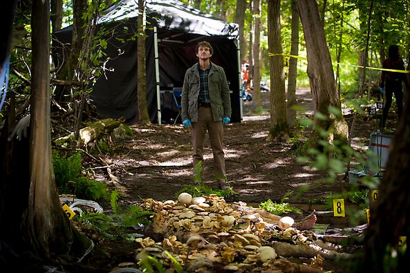 File:1x02 WillOutside.jpg
