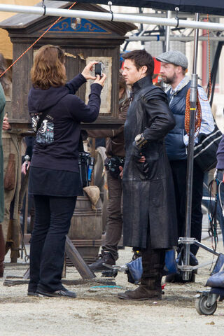 File:Jeremy behind the scenes.jpg