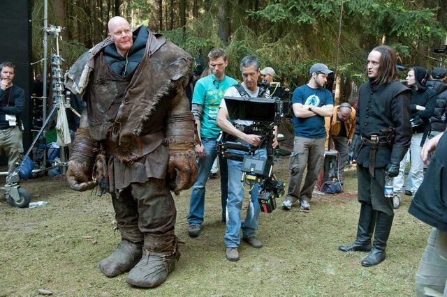 File:Edward behind the scenes.jpg