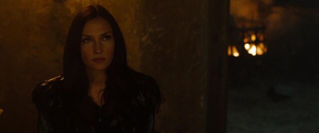 File:Muriel looks at Gretel.jpg