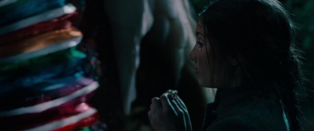 File:Gretel tastes the candy.jpg