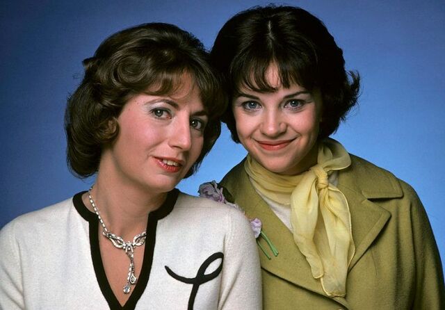 File:Laverne-Shirley-Penny Marshall-Cindy Williams.jpg