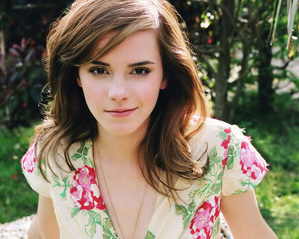 File:Emma-Watson-Wallpaper-8.jpg
