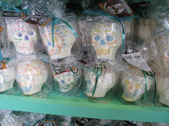 File:Skulls.jpg