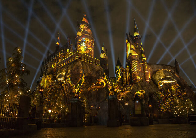 File:The-NighttimeLights-at-Hogwarts-Castle-Hufflepuff-WWoHP-at-USH.jpg
