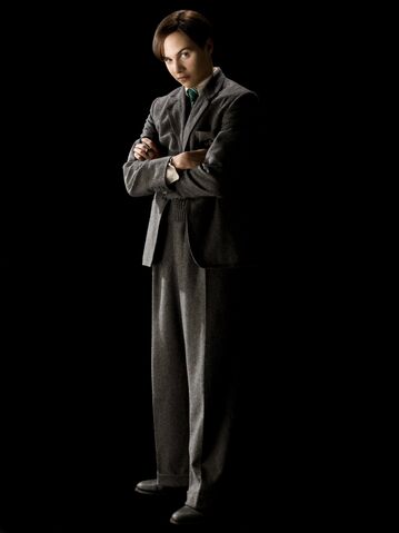 File:Tom Marvolo Riddle - Teenager (HBP promo) 2.jpg