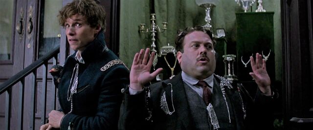 File:Fantastic-beasts-newt jacob niffler.jpg