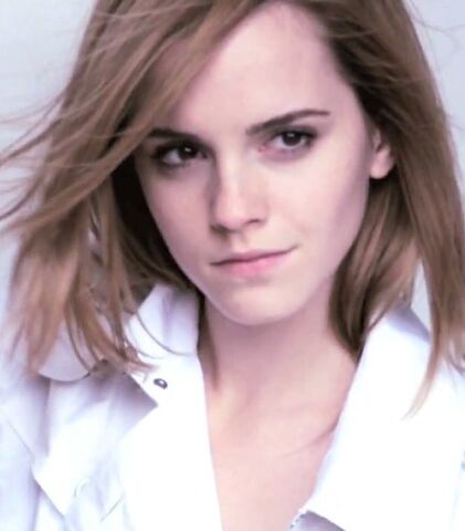 File:Emma Watson (Burberry 2010).jpg
