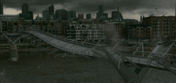 MillenniumBridgeCollapse.jpg