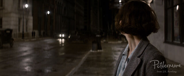 File:Porpentina Goldstein on street Fantastic Beasts CC Trailer WM.jpg