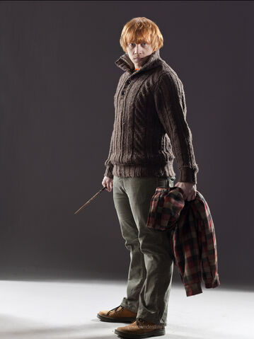 File:DH Ron Weasley fullbody muggle attire.jpg