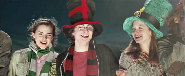 File:Harry-potter-goblet-world cup.jpg