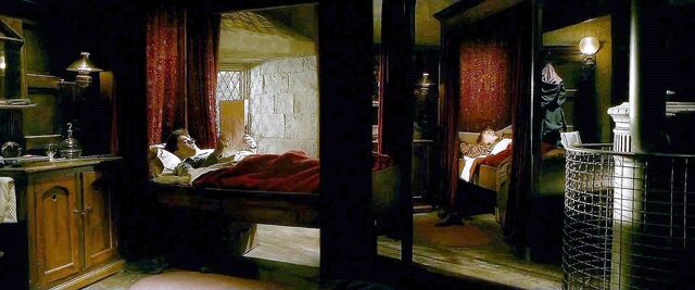 File:Harry-potter-half-blood-gryffindor boys dorm.jpg