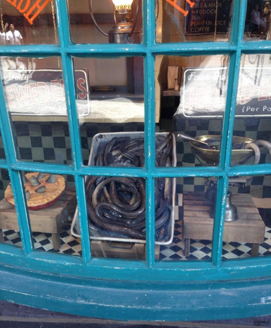 File:JelliedEelsWindow.png