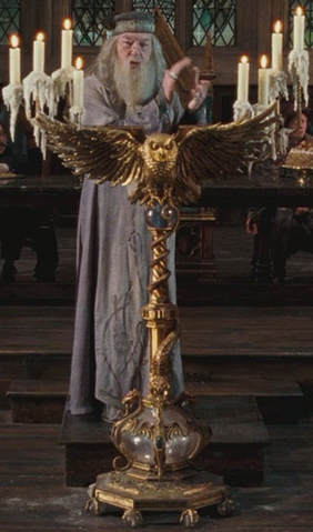 File:Dumbledore's owl podium.png