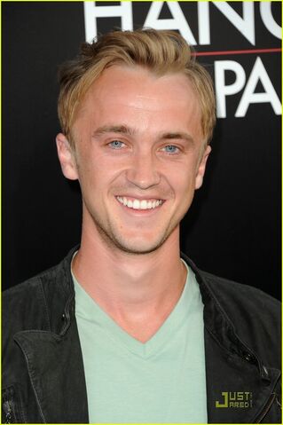 Dosya:Tom-Felton-2011-tom-felton-22640762-814-1222.jpg