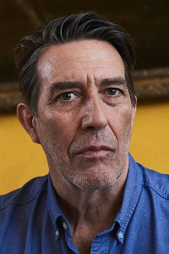 File:Ciarán Hinds.jpg