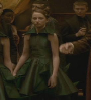 Flora Kragge op het Kerstfeest.png