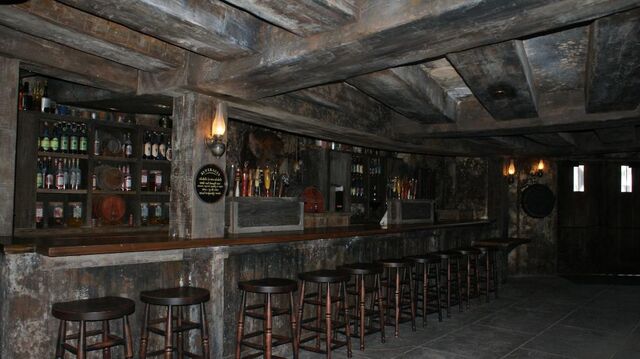 File:Hogs Head Interior.jpg