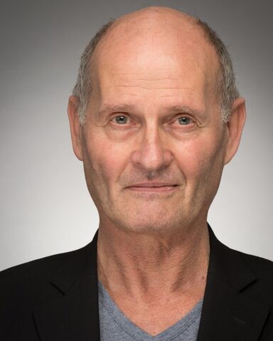 ファイル:Paul-Bentall-572x714.jpg