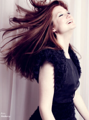 Dosya:600full-bonnie-wright-.jpg