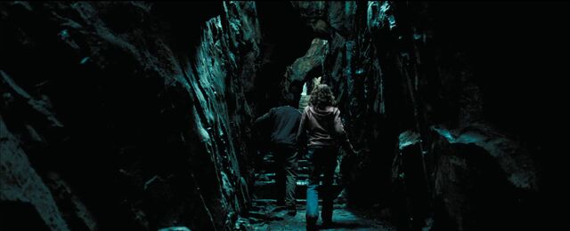 File:Shrieking Shack tunel.jpg