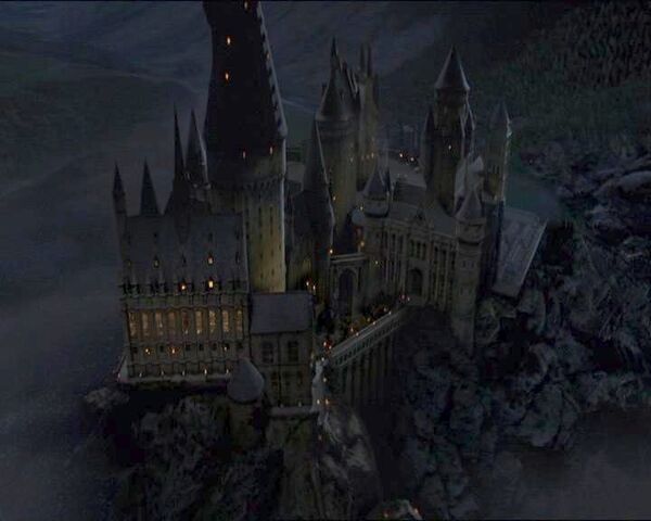 File:Hogwarts at night.jpg