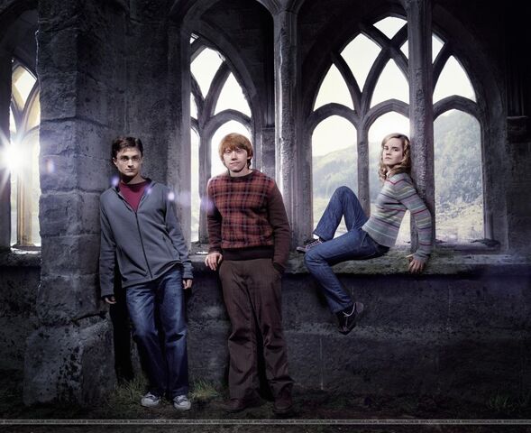 File:EW Trio outtake2007.jpg