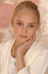 AnnaSophia-Robb-annasophia-robb-6187906-391-600