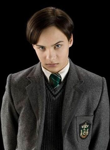 Tập tin:Tom Riddle (16 years old).jpg