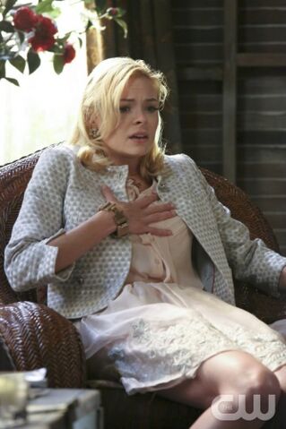 File:Lemon S1E1 IFallToPieces.jpg