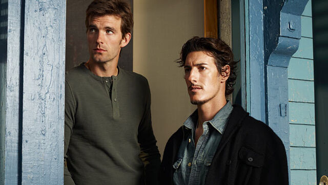 File:Nathan-lucas-bryant-and-duke-eric-balfour-may-not-get-along-but-they-do-pose-together.jpg