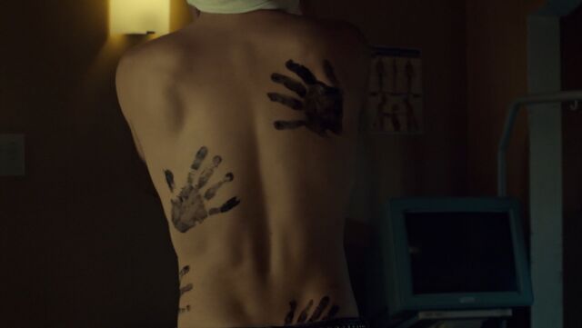 File:Chosen aeather prints on dukes body.jpg