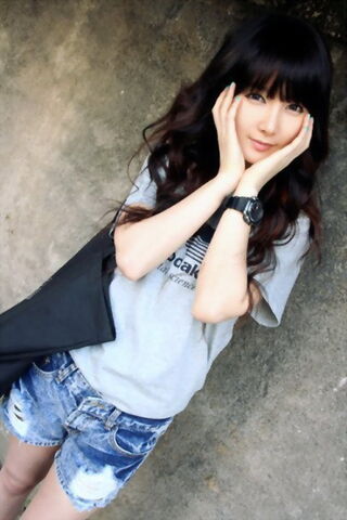 File:BaeHeeGiMay2013.jpg